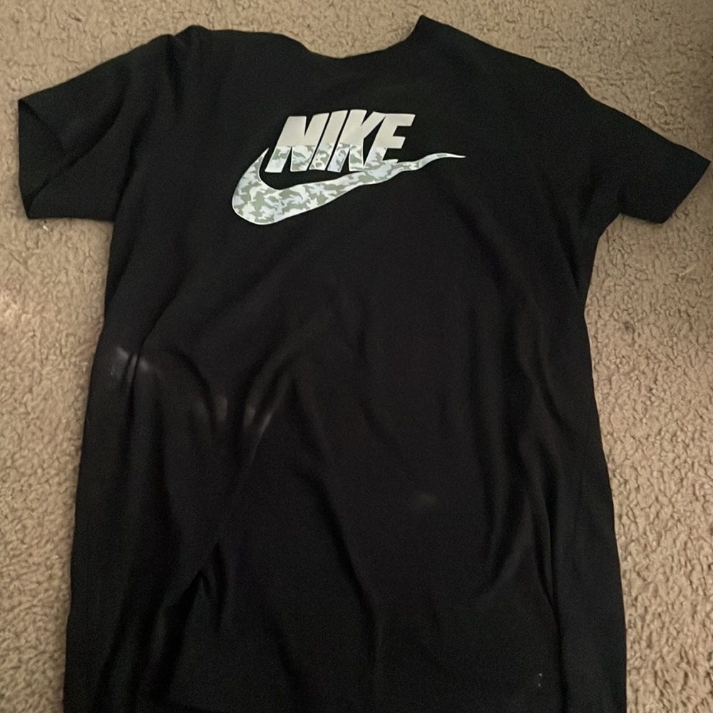2 nike shirts